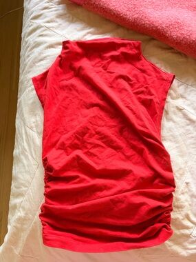 Meave red ruched mock next top